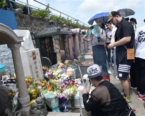 黃家駒 墳墓|黃家駒墳墓刑毀｜白布蓋墓碑 四川女歌迷跪地泣不成 